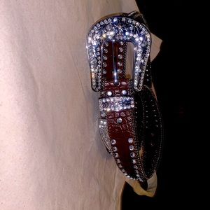 From cavenders only wore once has extra small hole